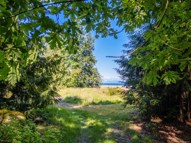 4 of 46 - 4218 Island Hwy S, Courtenay, BC