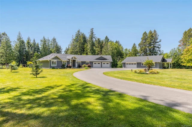 1 of 64 - 620 Fern Rd E, Qualicum Beach, BC
