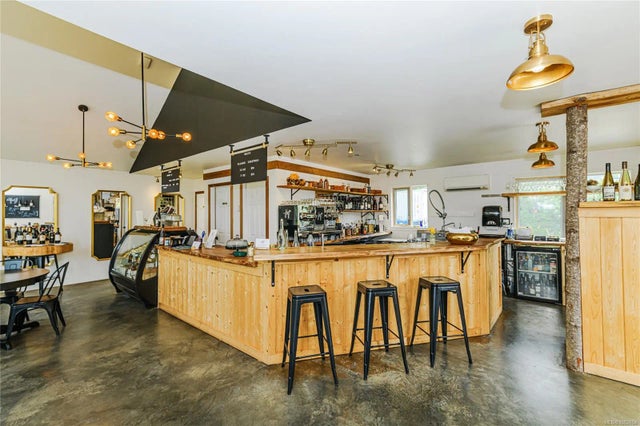 3 of 23 - 325 Fernwood Rd, Salt Spring, BC