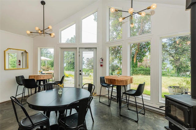 5 of 23 - 325 Fernwood Rd, Salt Spring, BC
