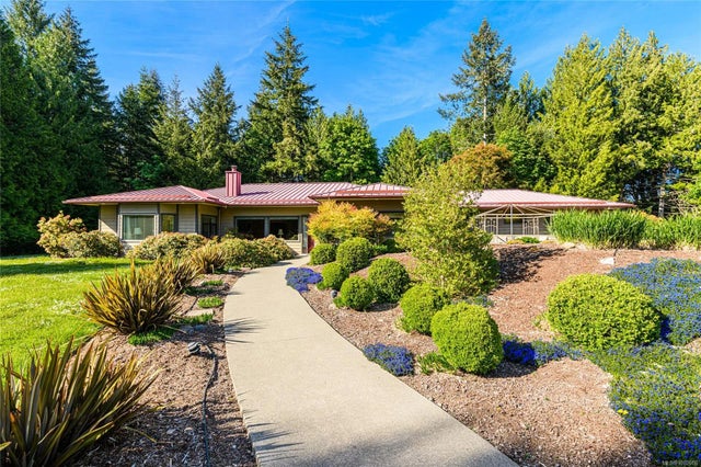 1 of 48 - 210 Norton Rd, Salt Spring, BC
