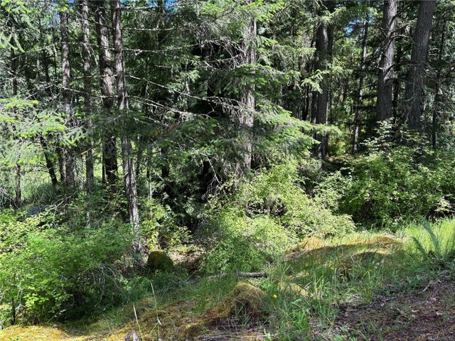 5 of 12 - 5596 Munn Rd, Highlands, BC