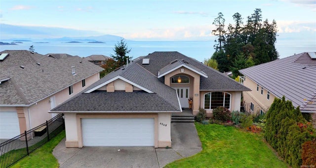 1 of 28 - 6568 Pelican Way, Nanaimo, BC