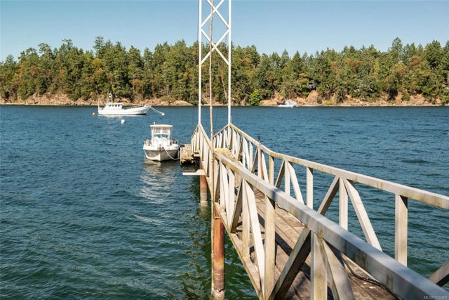 2 of 23 - 207 Welbury Dr, Salt Spring, BC