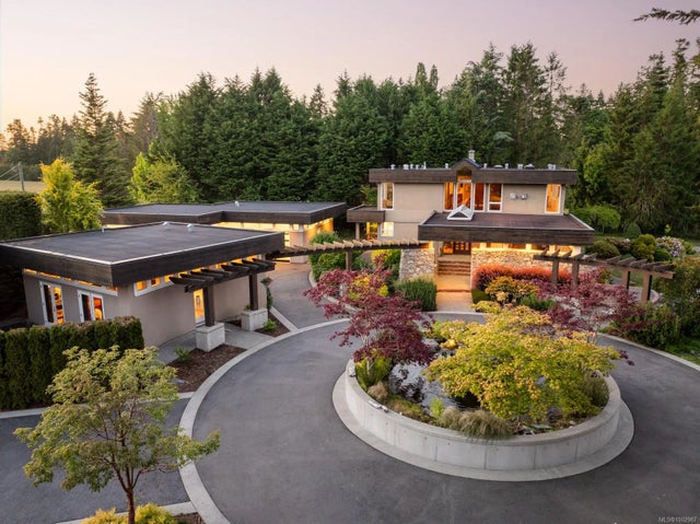 4 of 81 - 5605 Parker Ave, Saanich, BC