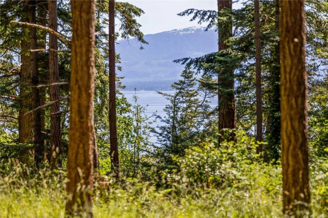 2 of 43 - 348 Lazo Rd, Comox, BC