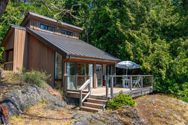 4 of 39 - 3803 Cutlass Crt, Pender Island, BC