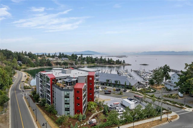 1 of 39 - 3529 Dolphin Dr 202, Nanoose Bay, BC