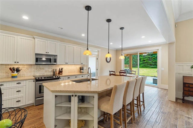 4 of 47 - 1156 Allgard Rd, Qualicum Beach, BC
