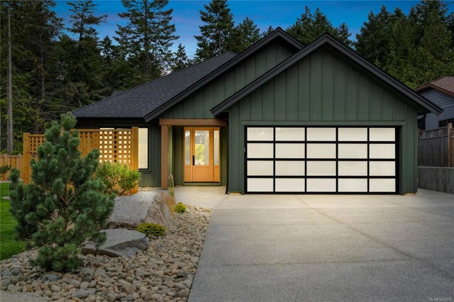 1 of 21 - 504 Juniper Dr, Qualicum Beach, BC