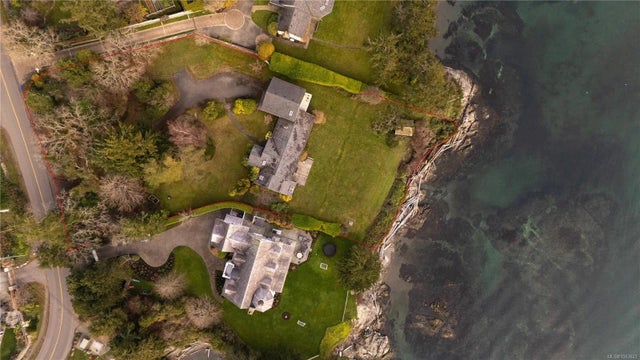 1 of 21 - 3901 Tudor Ave, Saanich, BC