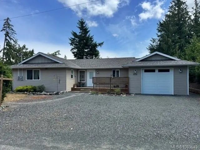 1 of 4 - 1702 Country Rd, Qualicum Beach, BC