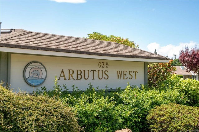 1 of 36 - 639 Arbutus St 7, Qualicum Beach, BC