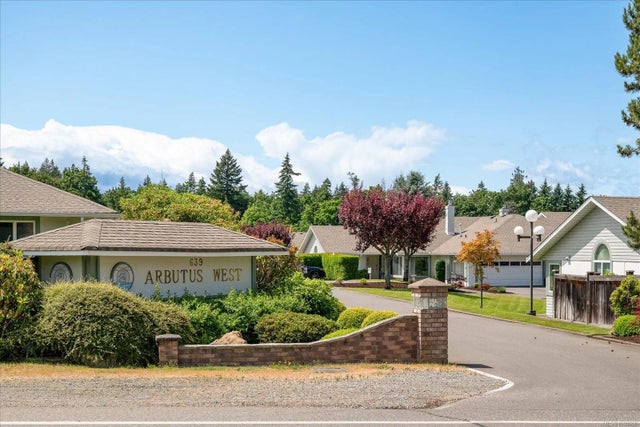 2 of 36 - 639 Arbutus St 7, Qualicum Beach, BC