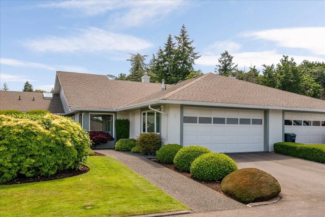 3 of 36 - 639 Arbutus St 7, Qualicum Beach, BC