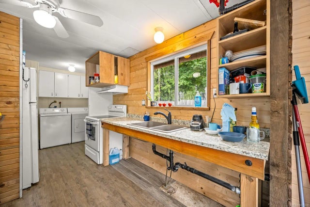 2 of 35 - 7865 Ships Point Rd, Fanny Bay, BC