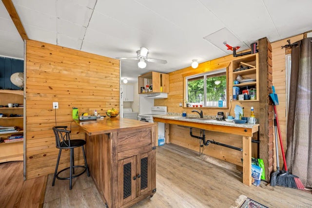 3 of 35 - 7865 Ships Point Rd, Fanny Bay, BC