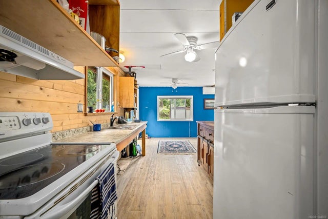 4 of 35 - 7865 Ships Point Rd, Fanny Bay, BC