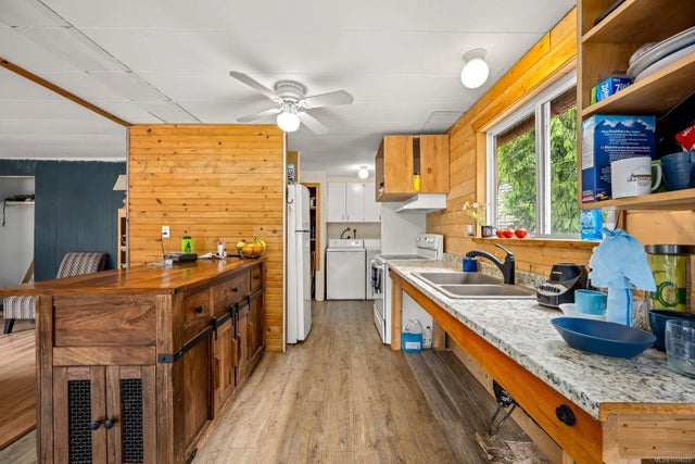 5 of 35 - 7865 Ships Point Rd, Fanny Bay, BC