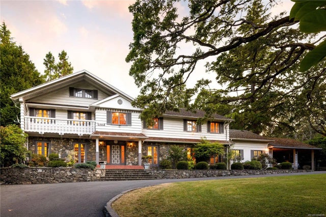 1 of 54 - 3460 Beach Dr, Oak Bay, BC