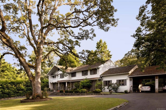 2 of 54 - 3460 Beach Dr, Oak Bay, BC