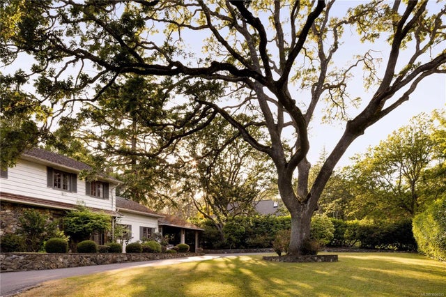 3 of 54 - 3460 Beach Dr, Oak Bay, BC