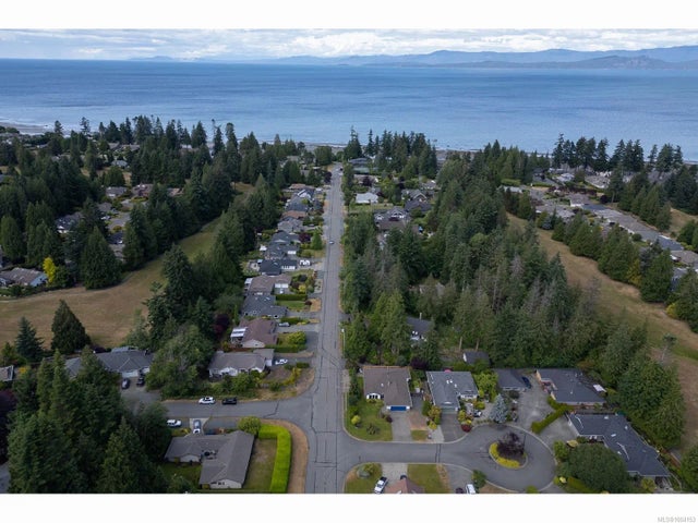 2 of 31 - 1221 Green Close, Qualicum Beach, BC