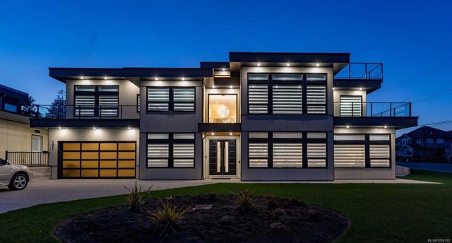 1 of 4 - 101 Lagoon Rd, Colwood, BC