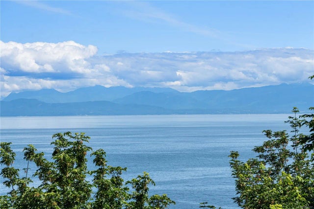 1 of 10 - 5942 Waldbank Rd, Nanaimo, BC