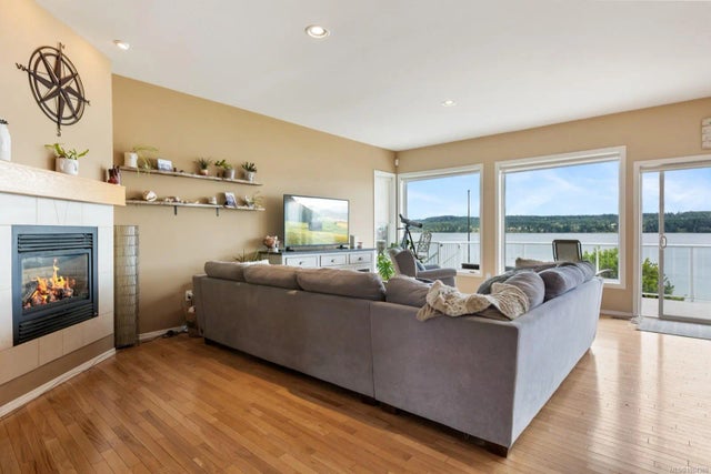 5 of 41 - 6800 Buckley Bay Frontage Rd, Fanny Bay, BC