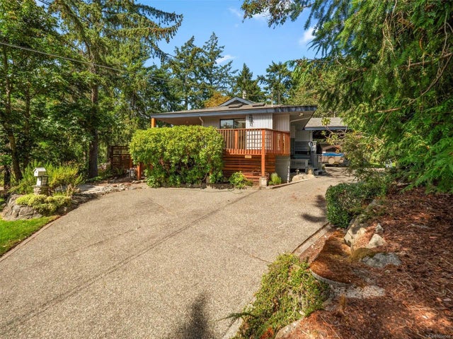 2 of 78 - 2660 Macdonald Dr E, Saanich, BC