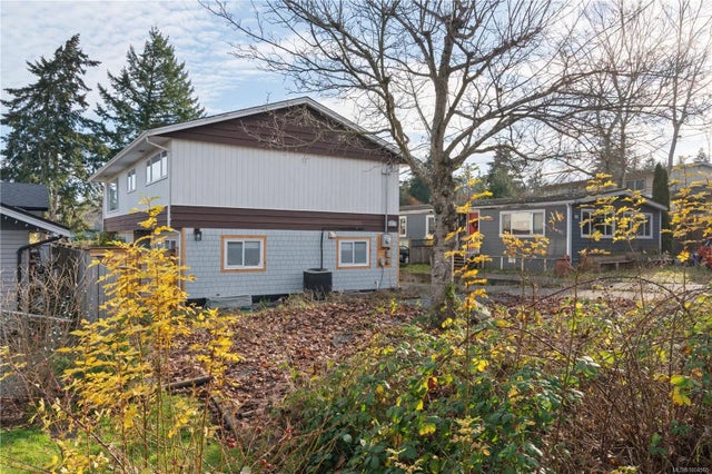 1 of 59 - 3871 Warren Ave, Royston, BC