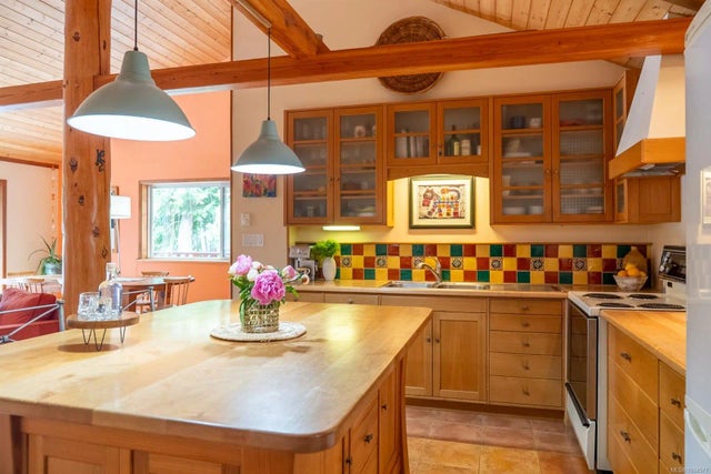 4 of 49 - 5574 Hooson Rd, Pender Island, BC