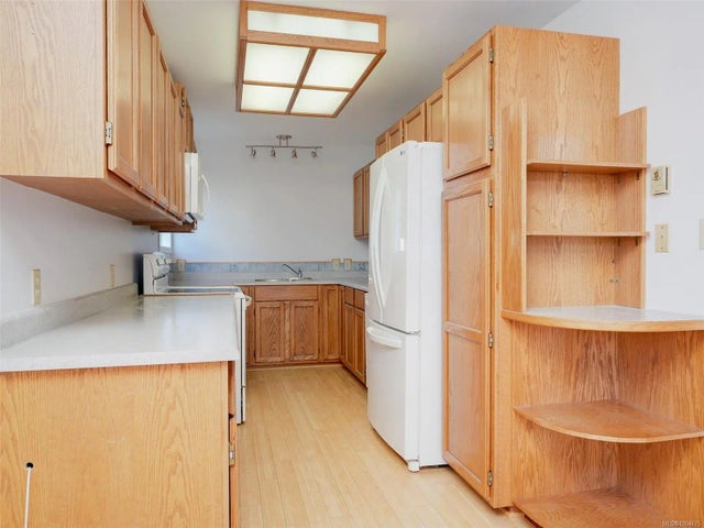 4 of 35 - 1335 Rudlin St, Victoria, BC