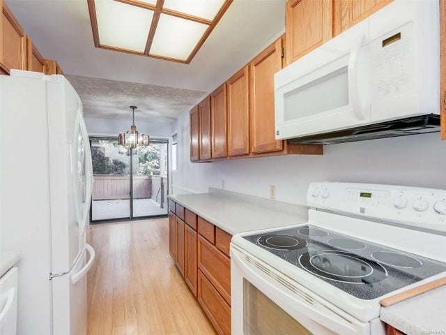 5 of 35 - 1335 Rudlin St, Victoria, BC