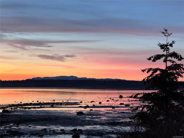 2 of 25 - 482 Smelt Bay Rd, Cortes Island, BC