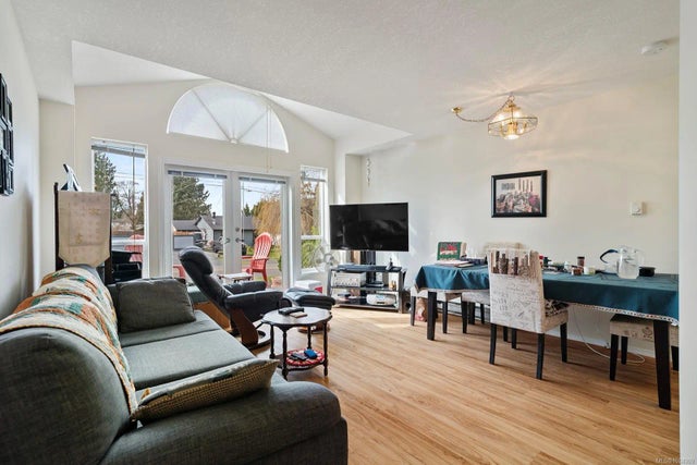 2 of 26 - 264 Mcvickers St 407, Parksville, BC