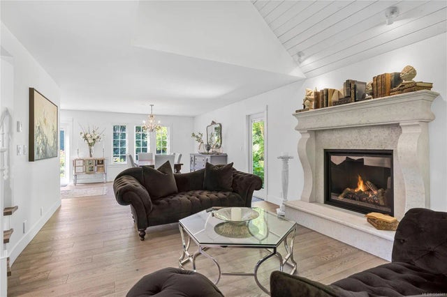 2 of 99 - 2534 Island Hwy W, Qualicum Beach, BC