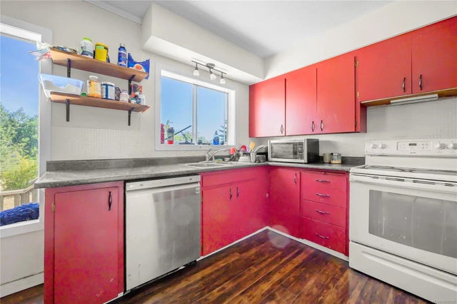 2 of 17 - 680 Pine St, Nanaimo, BC