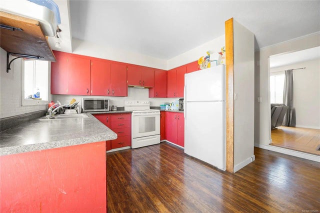 3 of 17 - 680 Pine St, Nanaimo, BC