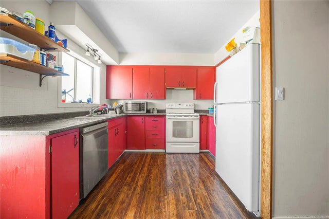 4 of 17 - 680 Pine St, Nanaimo, BC