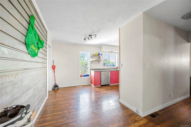 5 of 17 - 680 Pine St, Nanaimo, BC