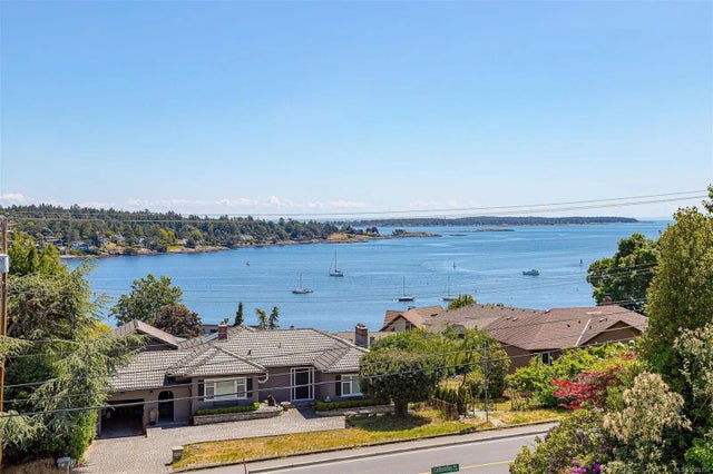 2 of 37 - 2597 Vista Bay Rd, Saanich, BC