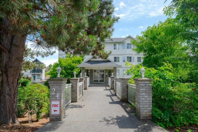 1 of 35 - 24 Prideaux St 301, Nanaimo, BC