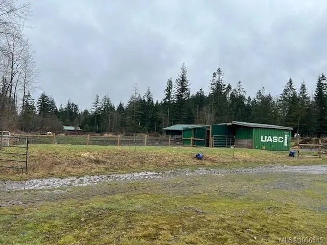 2 of 6 - 7318 Island Hwy N, Merville, BC