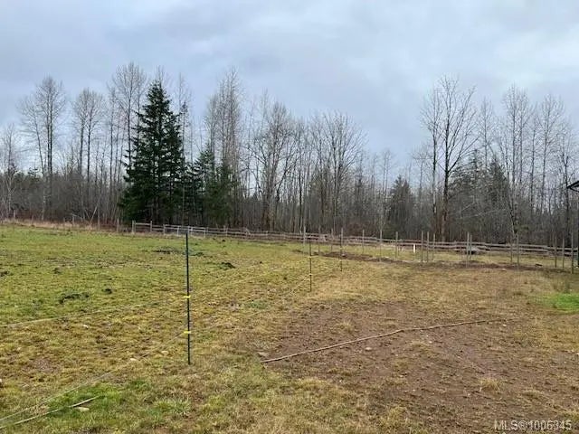 5 of 6 - 7318 Island Hwy N, Merville, BC