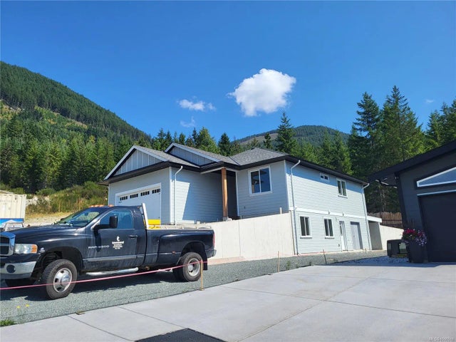 2 of 15 - 549 Mountain View Dr, Lake Cowichan, BC