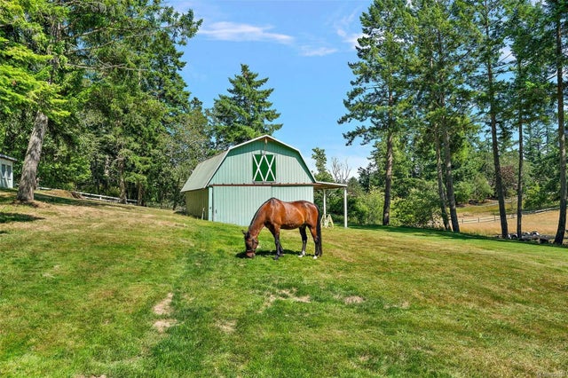 2 of 52 - 1649 Charlton Rd, Saanich, BC