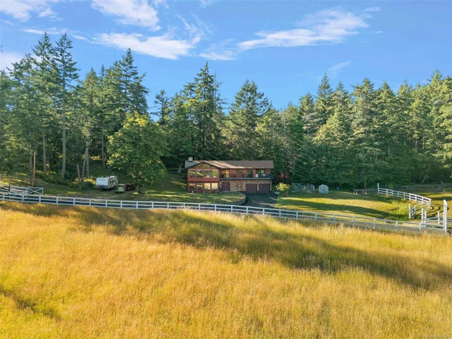 4 of 52 - 1649 Charlton Rd, Saanich, BC