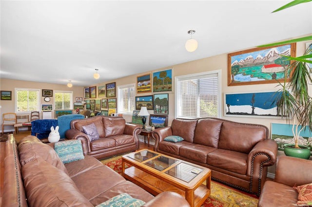 3 of 69 - 854 Royal Oak Ave, Saanich, BC